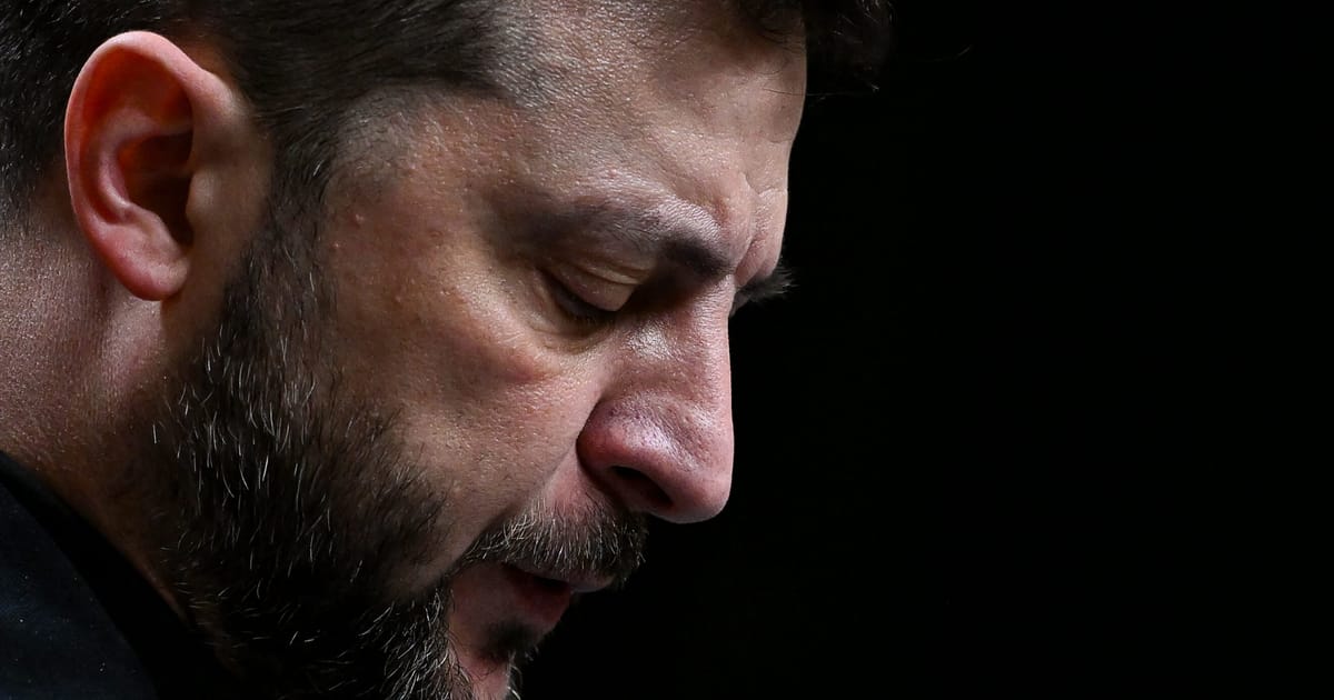 Zelenskyy rezista presiunii de a l demite pe Yermak