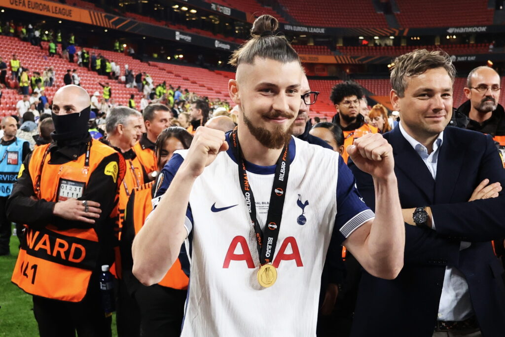 AS Roma doreste sa l transfere pe Radu Dragusin