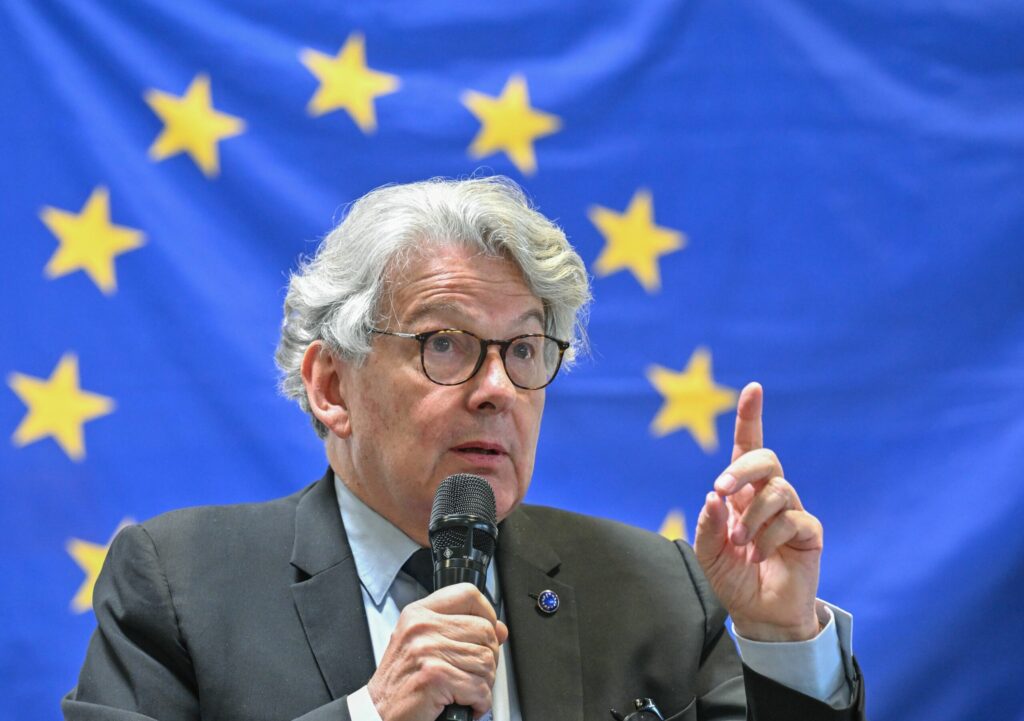 Administratia Trump a suspendat vizele pentru cinci europeni