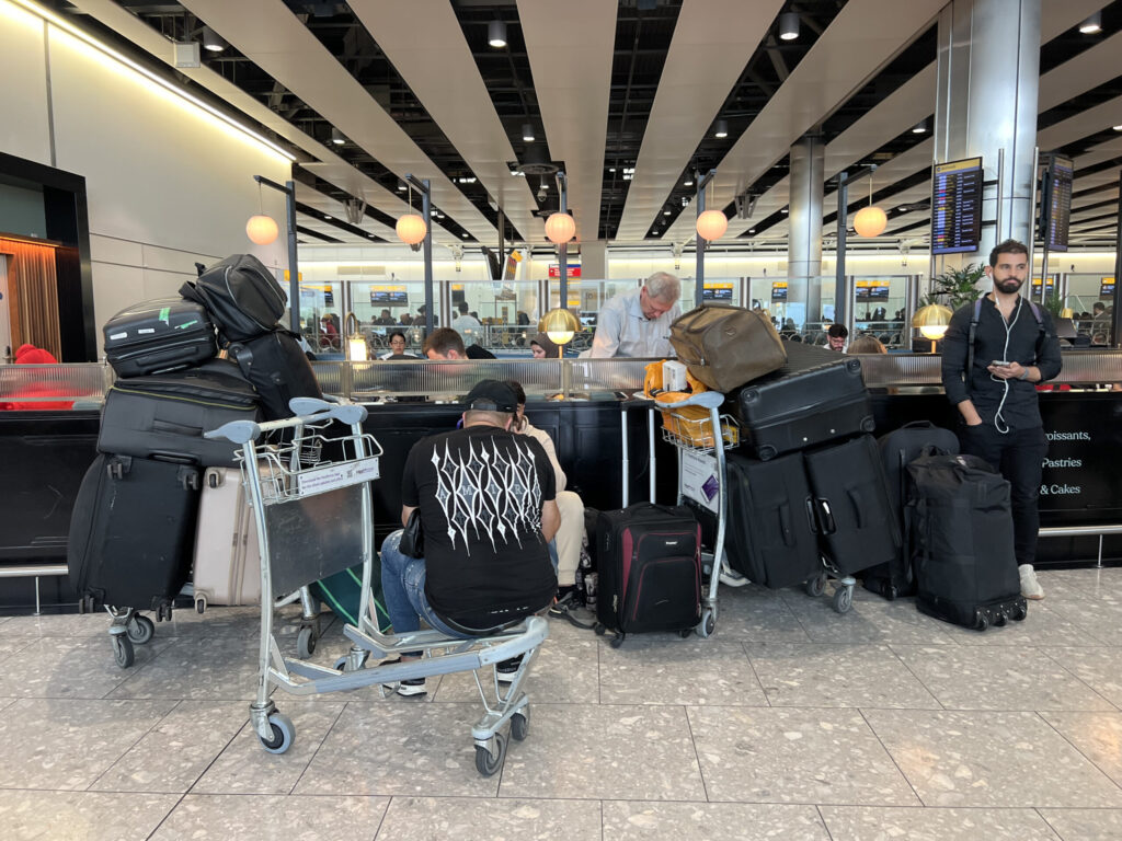 Atac cu spray cu piper la aeroportul Heathrow
