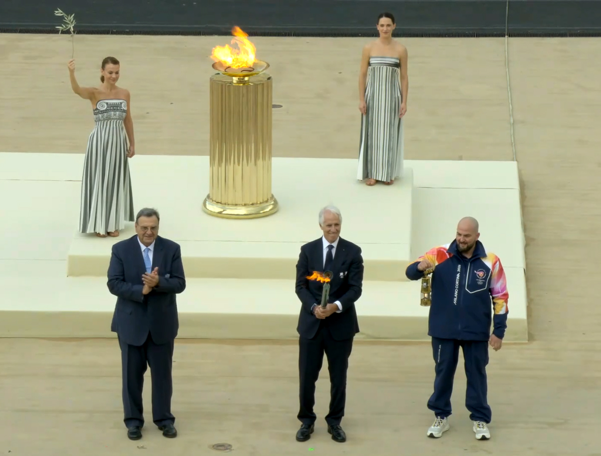 Italia a primit flacara olimpica pentru 2026