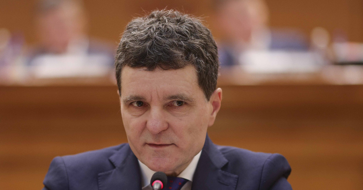 Nicusor Dan trimite Legea extremismului la