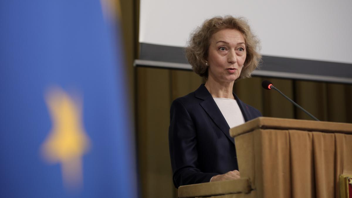 Presedinta CCR transmite un mesaj romanilor de Ziua Nationala