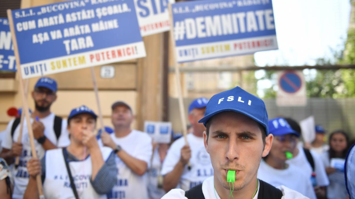 Profesorii protesteaza la Guvern pentru masuri fiscale
