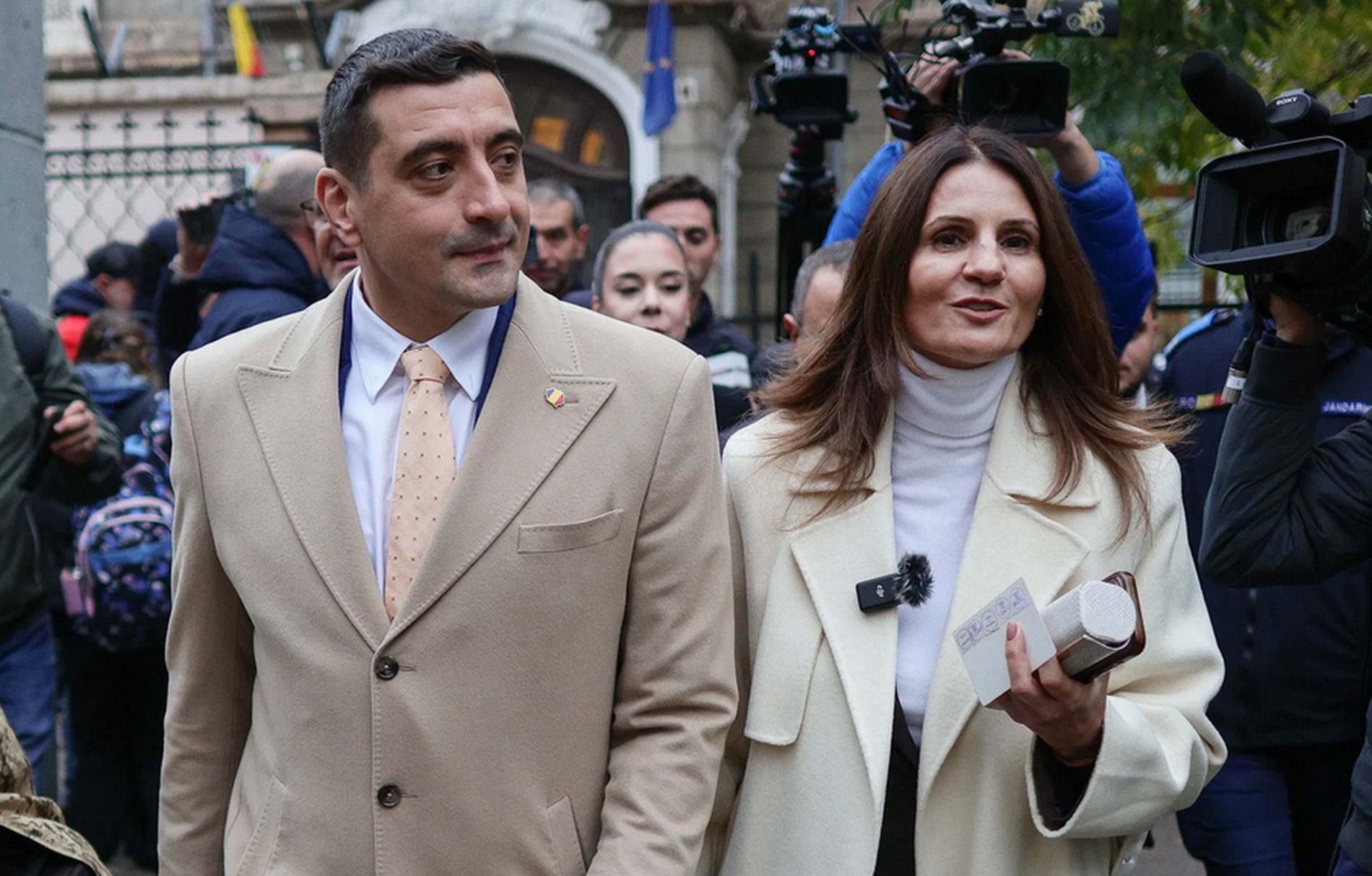 Profesorul Adrian Papahagi critica suveranistii care o sprijina pe Lia Savonea