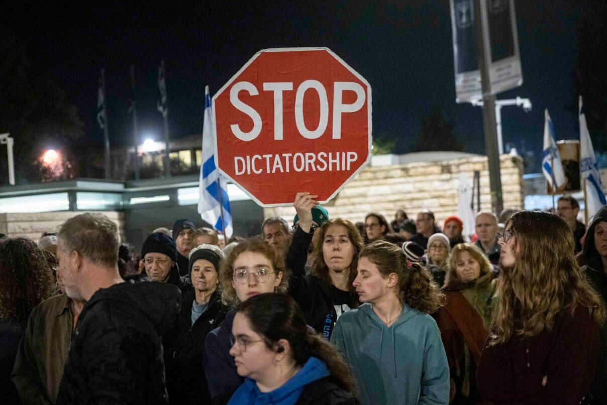 Proteste la Tel Aviv Oamenii cer sa nu fie gratiat Netanyahu