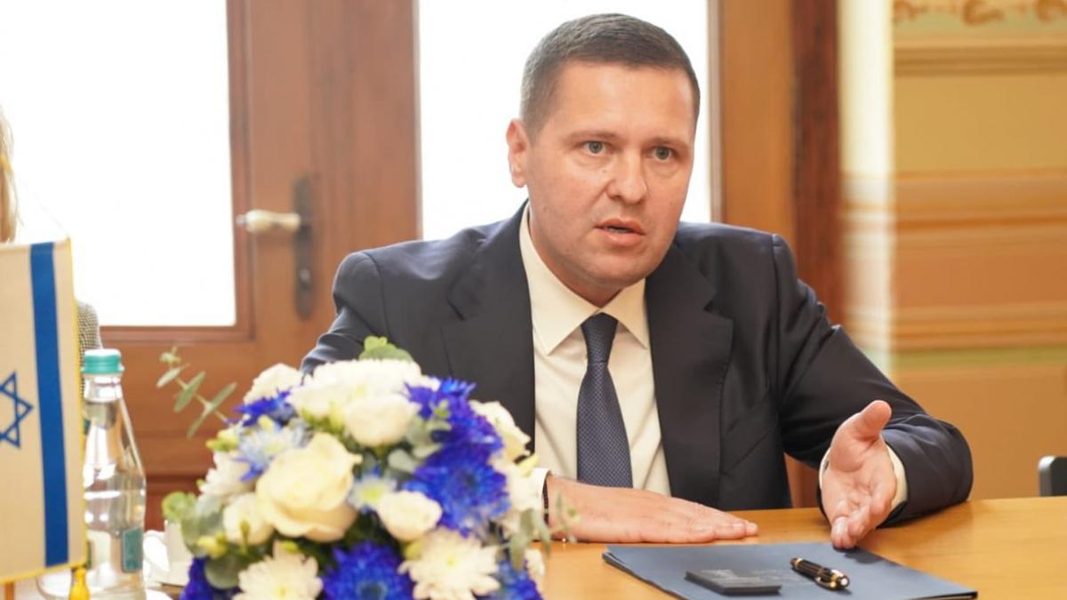 Seful CJ Dambovita speram la apa in Moreni