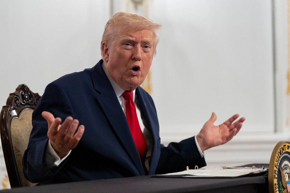 Trump ordona inchiderea spatiului aeriana din Venezuela