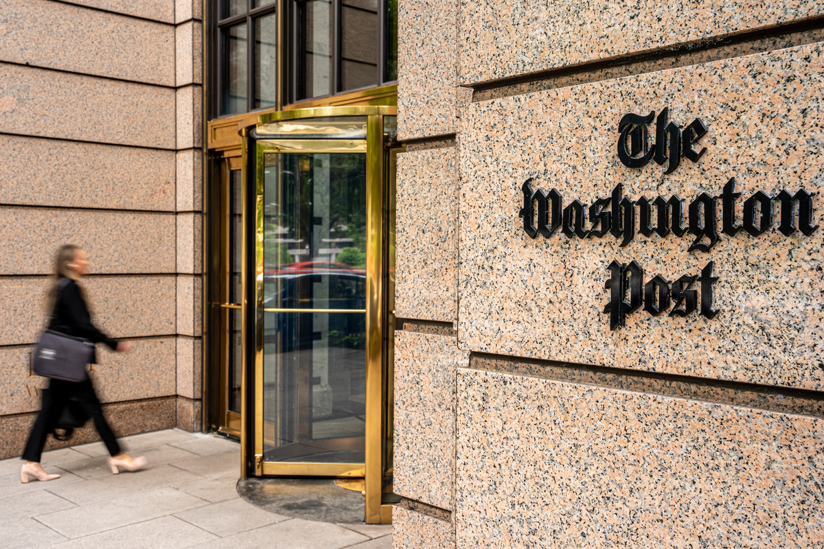 Agentii FBI perchezitioneaza locuinta jurnalistului Washington Post
