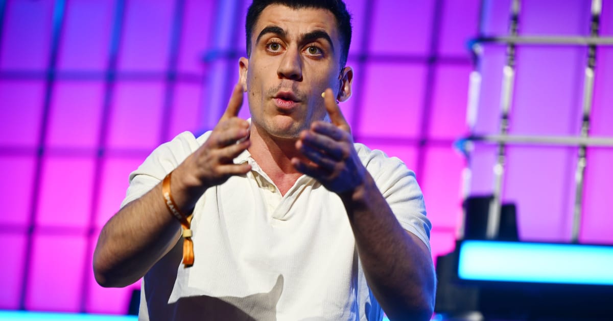 Influencerul MEP Panayiotou provoaca indignare folosind un termen peiorativ pentru a se referi la persoanele paralimpice