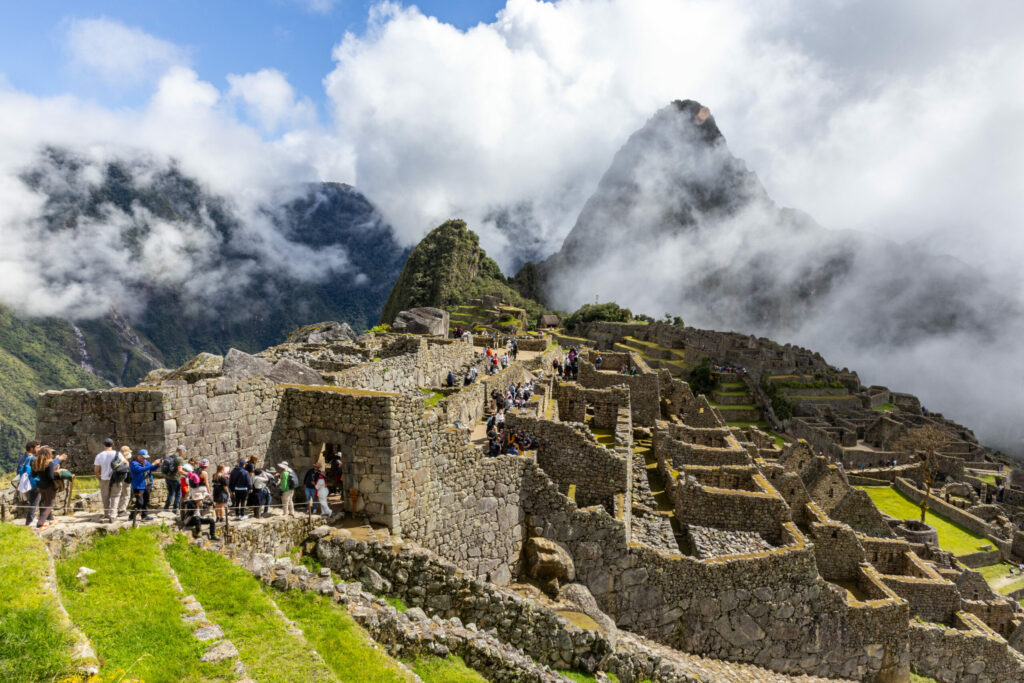 Un mort si zeci de raniti la Machu Picchu