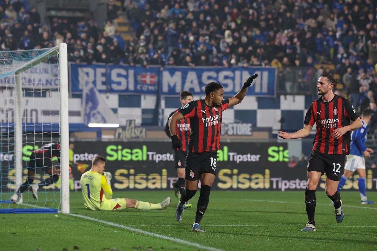 AC Milan i opreste pe cei de la Inter echipa lui Chivu sa se distantzeze in Serie A Victorie clara in fata celor de la Bologna