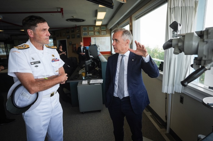 Comandantul marinei canadiene doreste sa distruga mai multe obiective