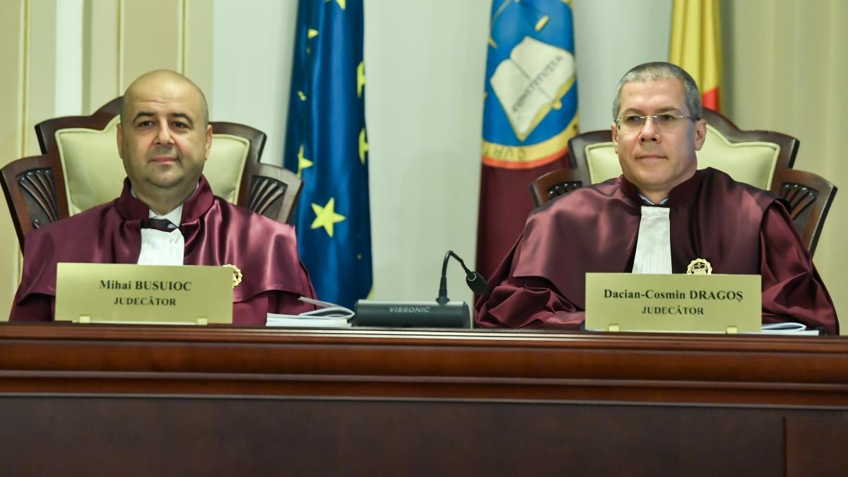 Curtea de Apel Bucuresti va decide astazi daca va suspenda mandatele judecatorilor constitutionali Dragos