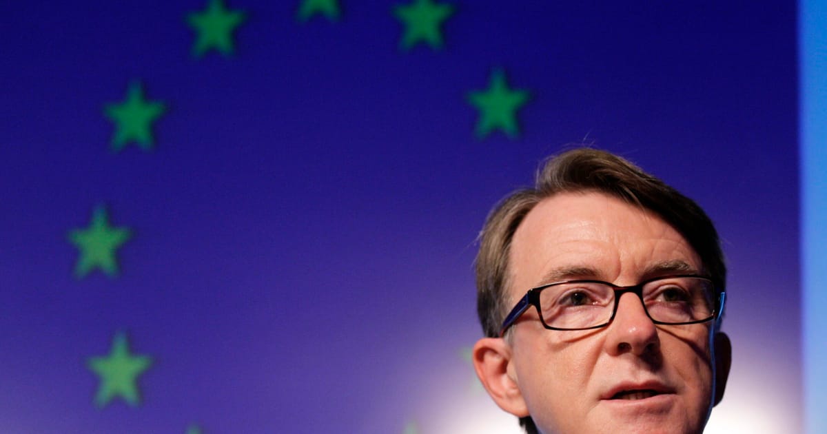 Mandelson ar trebui sa isi piarda pensia daca a incalcat regulile Uniunii Europene in scandalul Epstein afirma activistii