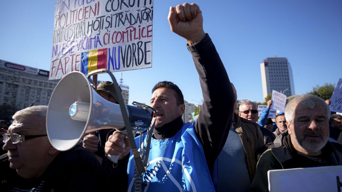 Minerii protesteaza in Bucuresti Cer compensatii pe o durata de 48 de luni pentru cei concediati si