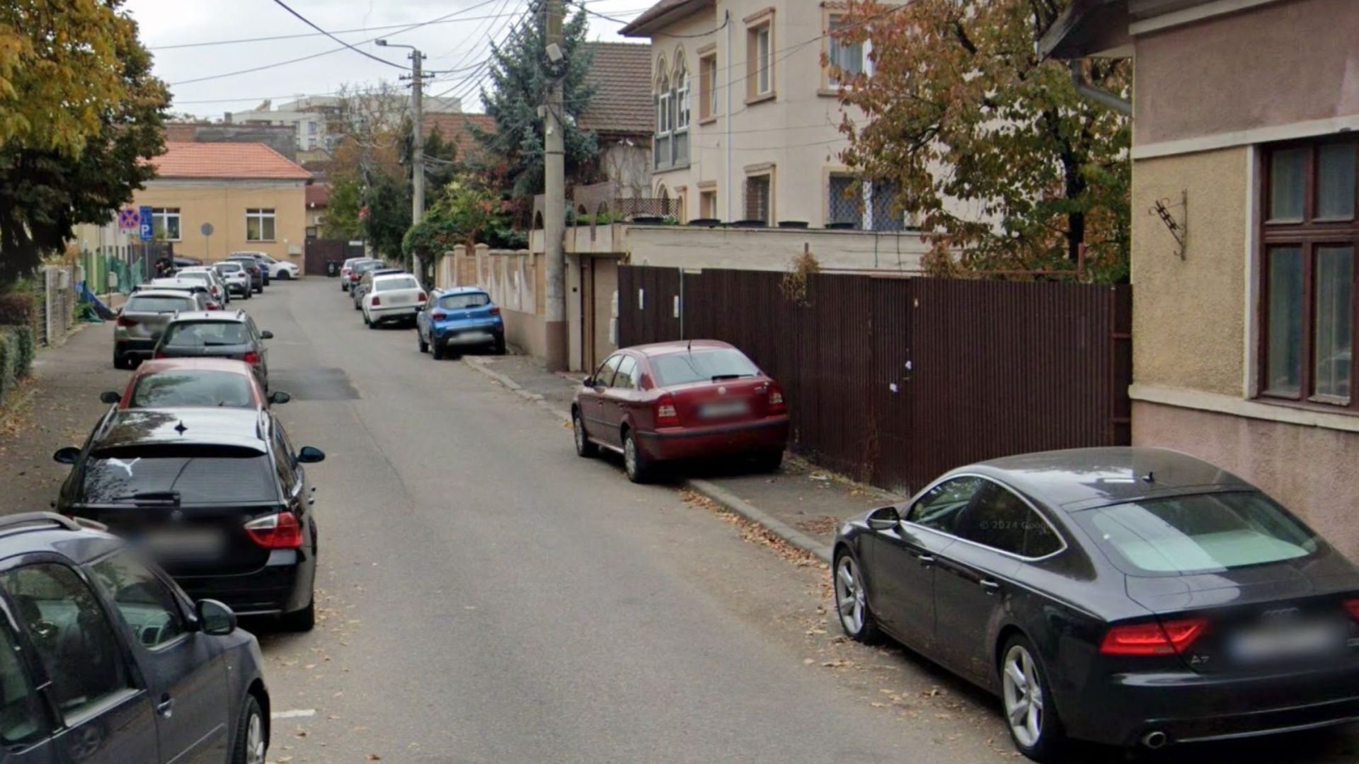 O strada cu sens unic din Cluj Napoca este complet neglijata de soferi Dimineata conducatorii auto intra pe sens interzis fara a tinge cont de ceilalti