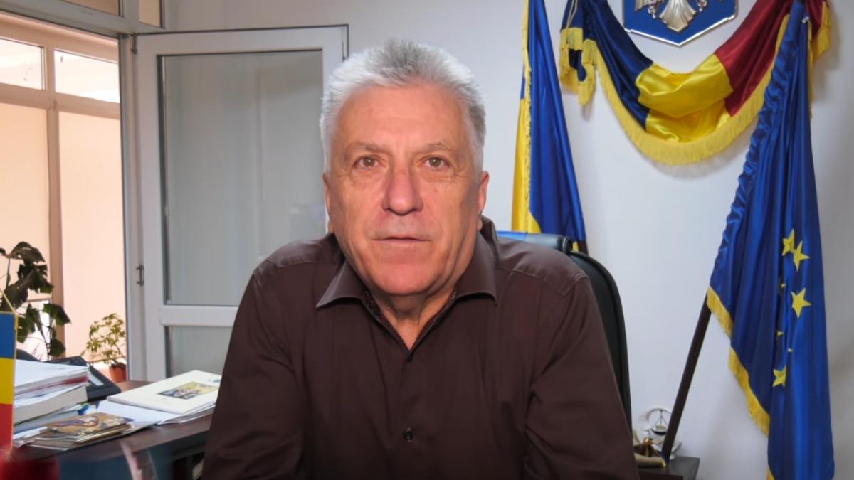 Primarul din CurteadeArges deranjat de intrebarea legata de apa potabila Nu sunt Mama