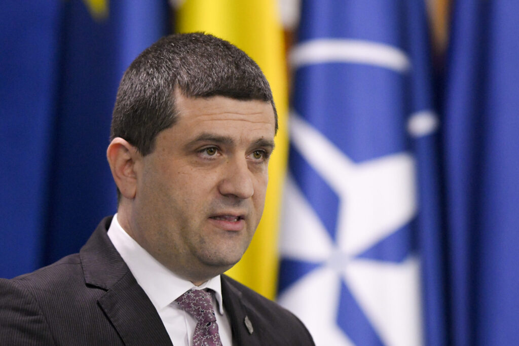 Radu Miruta atrage atentia asupra unui ansamblu imobiliar din Craiova construit langa un depozit de munitii Coruptia nu are multi parinti