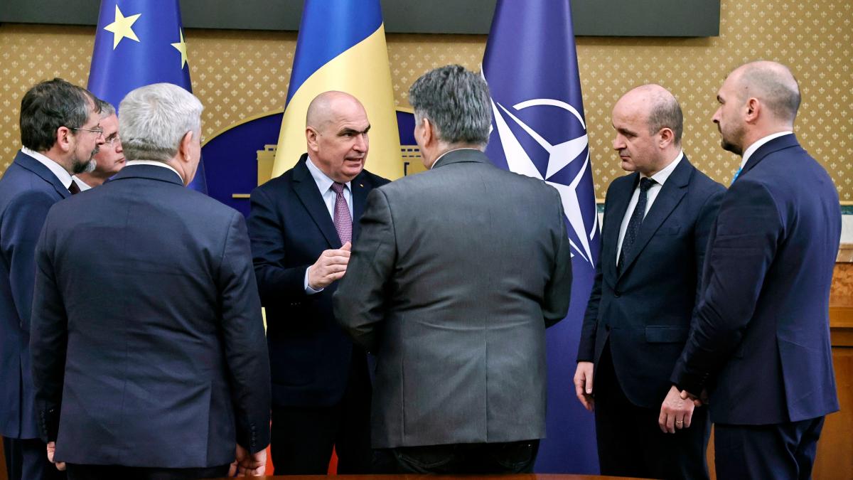 revolta impotriva lui bolojan peste 1300 de primarii intra astazi in greva de protest