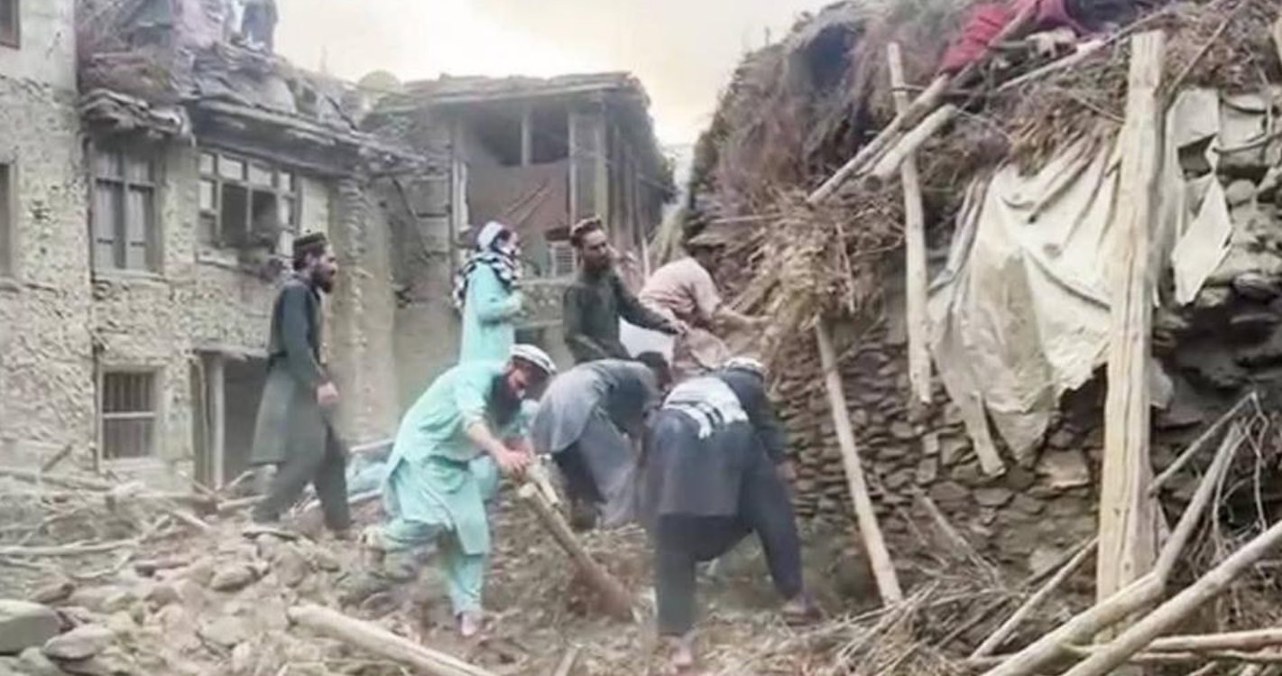 Afganistanul acuza Pakistanul ca a ucis 400 de persoane dintr un atac asupra unui spital din Kabul