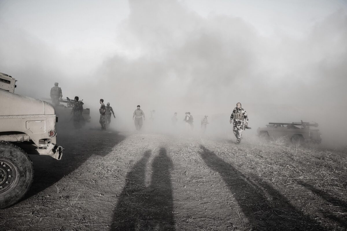 Atac terestru in Iran Mii de combatanti au patruns in tara pentru a incerca sa inlature regimul de la Teheran