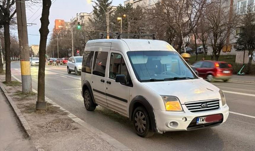 Banda de troleibuze de pe Bdul Nicolae Titulescu din Cluj Napoca blocata de un timisorean Martorii afirma dupa 3 ore inca era prezent