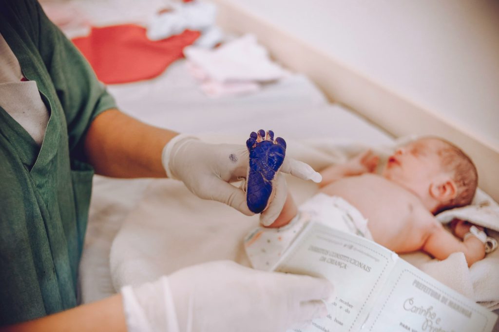 Bebelusii care primesc solutie cu zahar simt mai putin disconfort in timpul vaccinarilor sau analizelor