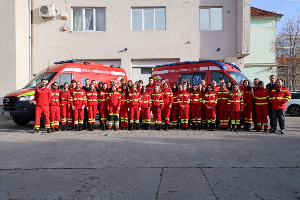 Cine sunt cei care fac garzi smurd noaptea si a doua zi predau in scoli pentru a salva vieti prin educatie povestea voluntarilor din cluj