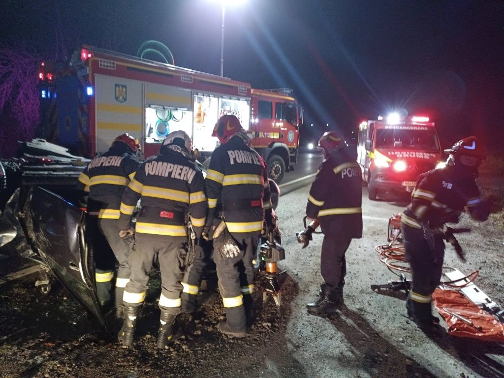 Cluj Oradea cel mai periculos drum din tara Accident cu doi soferi incarcerai la doar 20 km de locul unde ieri a murit o femeie VIDEO