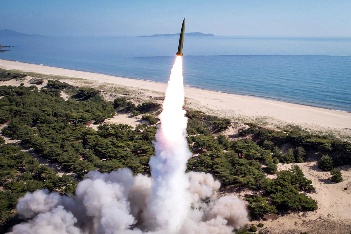 Coreea de Nord efectueaza un posibil lansator de racheta balistica in timpul exercitiilor militare ale Statelor Unite