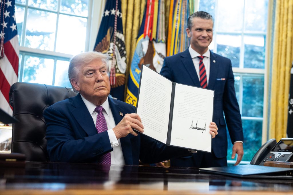 Cum Donald Trump si Pete Hegseth promoveaza razboiul cu Iranul in randul americanilor