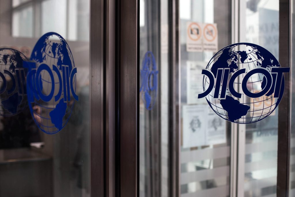 DIICOT Doi inculpati in varsta de 16 si 21 de ani retinuti pentru pornografie infantila Persoana majora acuzata si de viol asupra unui minor