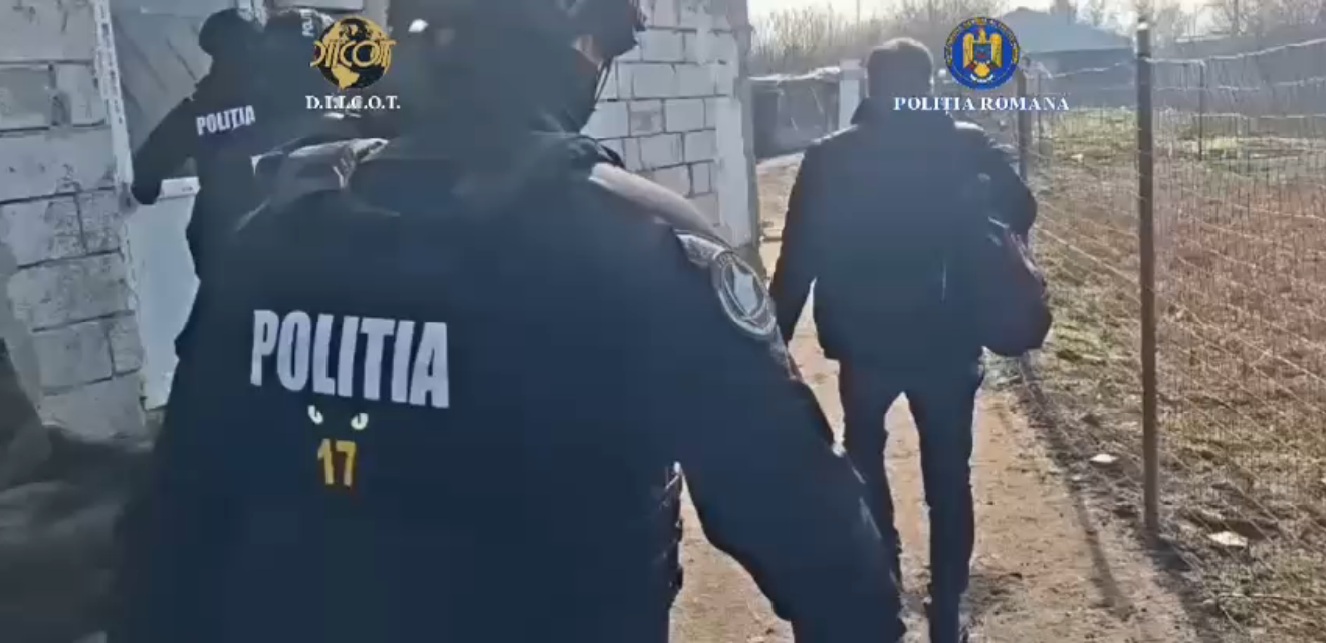 Doi adolescenti de 16 ani cercetati pentru constrainerea unei fete de 13 ani sa se prostitueze