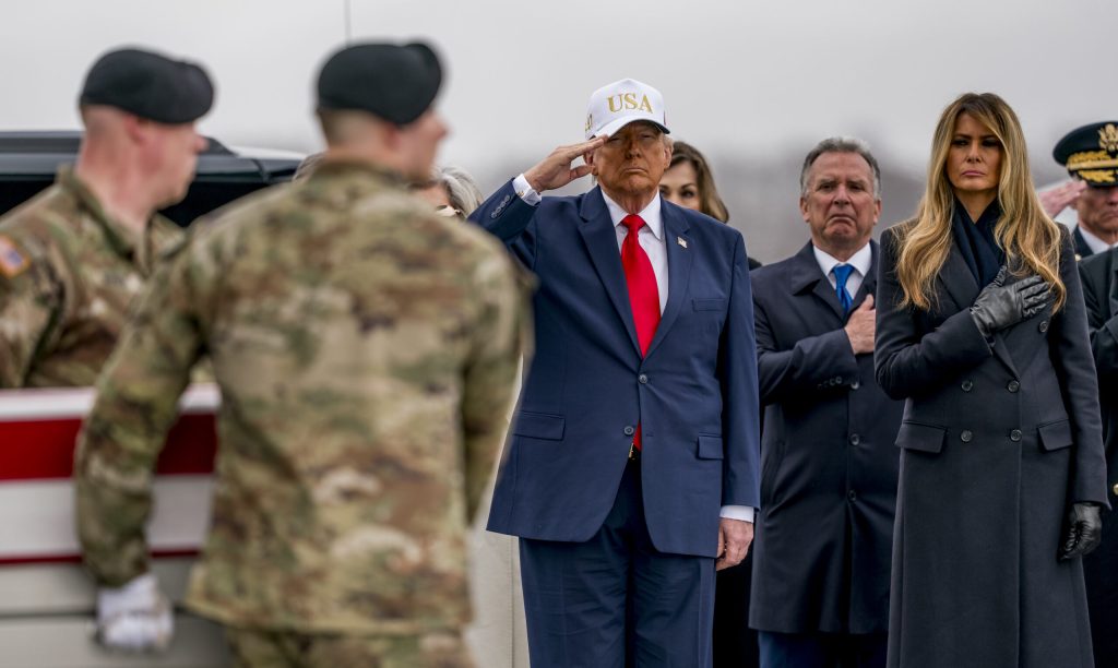 Donald Trump acuzat de lipsa de respect fata de militarii americani