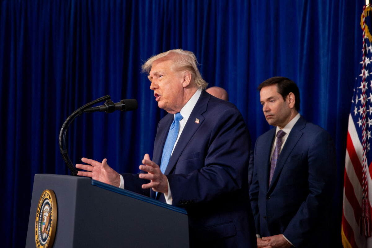 Donald Trump participa la ceremonia de repatriere a sase militari americani decetati in Kuweit