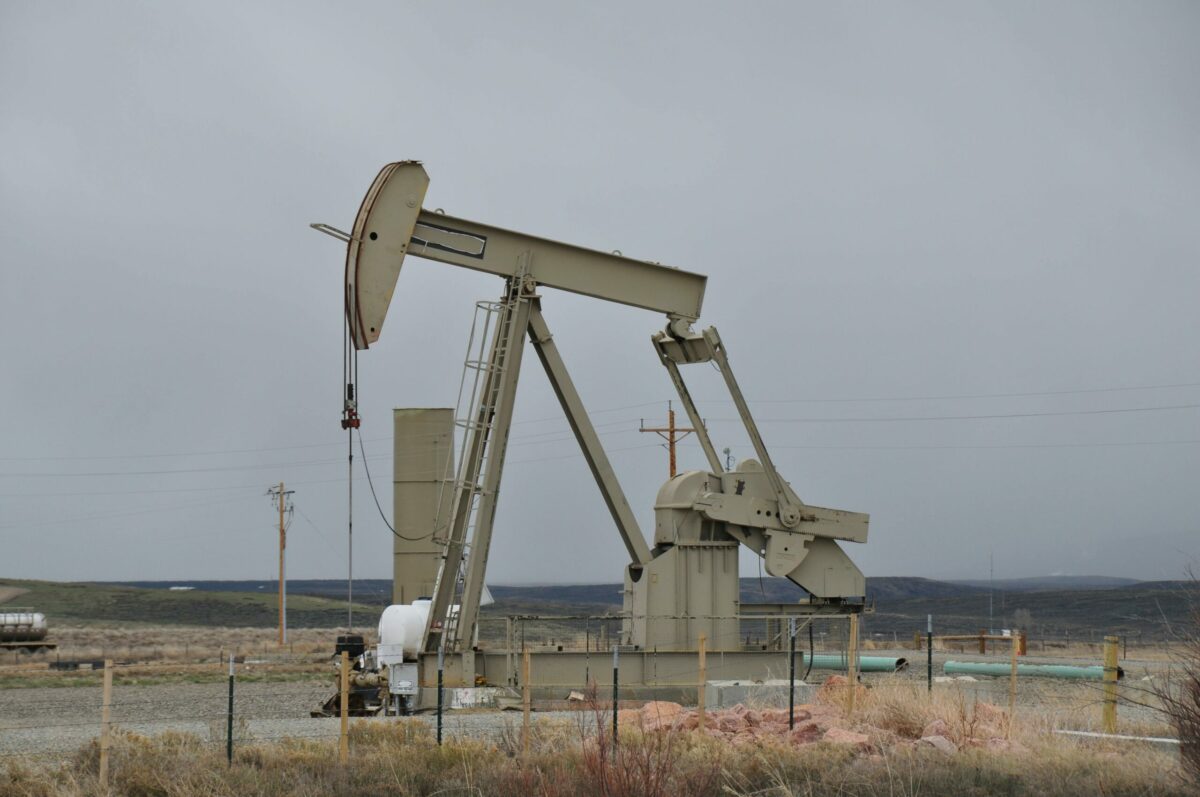 Efectele conflictului din Orientul Mijlociu Piata petrolului se pregateste pentru un pret de 100 de dolari pe baril