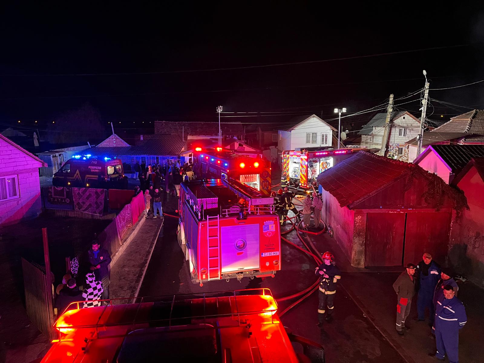 FOTOGRAFII Incendiu devastator in judetul Cluj Mai multe locuinte afectate de flacari la Turda Sase persoane evaluate doua victime internate in spital