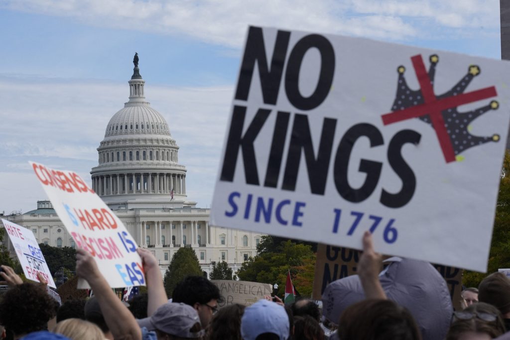 Fara regi Manifestatii masive in SUA impotriva lui Trump Robert De Niro printre participanti Trump trebuie oprit imediat