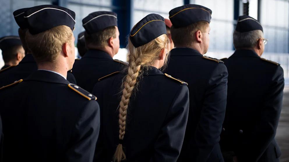 Germania introduce noi reguli in armata referitoare la barba si coafuri