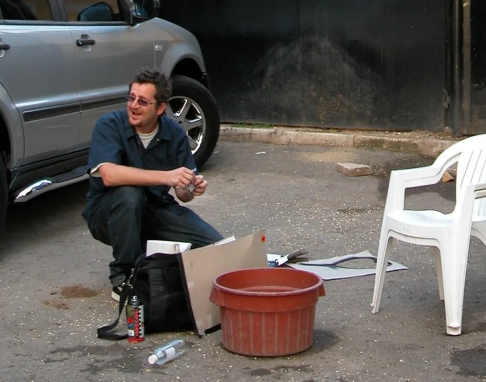 Jurnalistii de la Reuters au dezvaluit identitatea celebrului Banksy Cum l au deconspirat