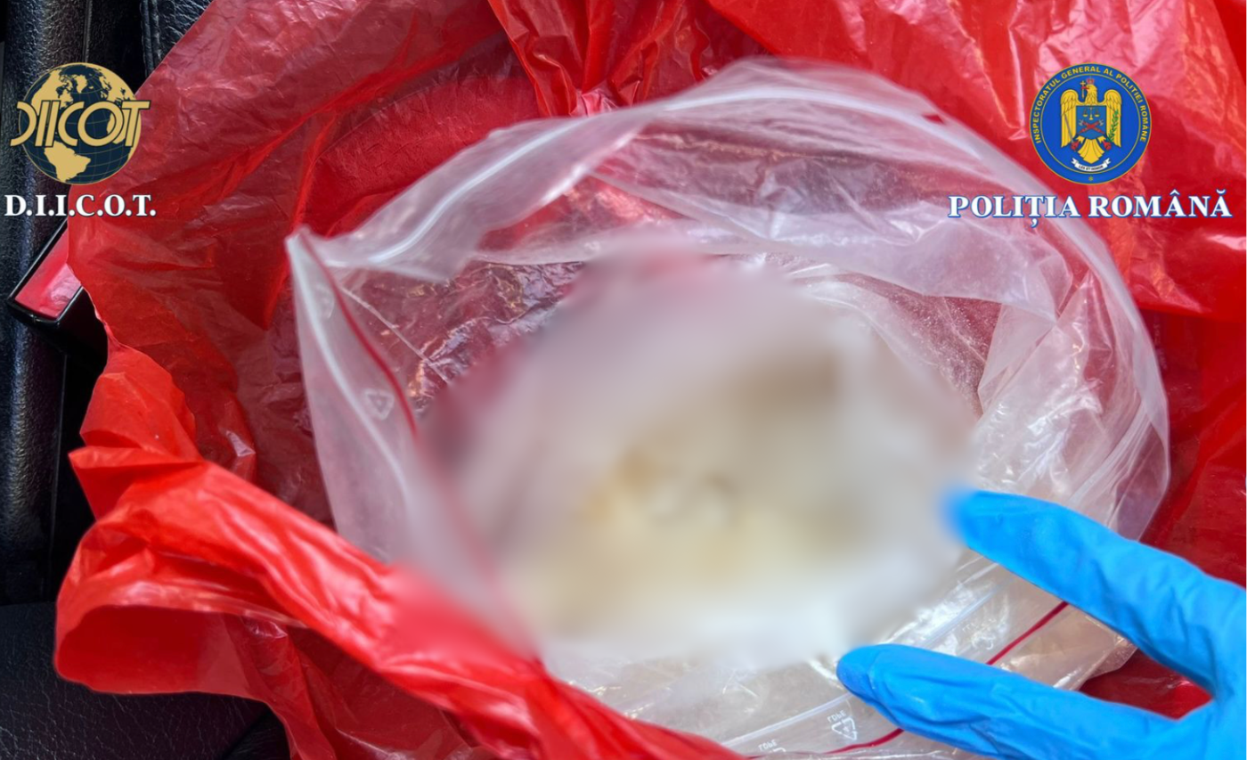 L au prins in Cluj Napoca vanzand cristal cu kilogramul pentru zeci de mii de lei Recidivistul de 34 de ani credea ca va scapa dar DIICOT il monitoriza