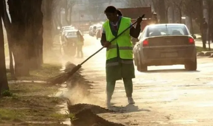 Locuitorii unei strazi din Cluj Napoca se sufoca din cauza prafului Nu mai putem respira
