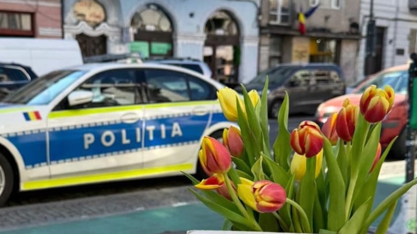 Mesajul pompierilor si politistilor din Cluj adresat femeilor de 8 Martie Va dorim sanatate realizari si momente frumoase