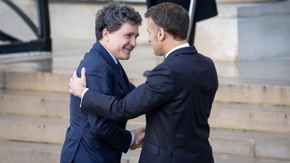Nicusor Dan despre propunerea lui Emmanuel Macron privind protectia nucleara franceza Romania este