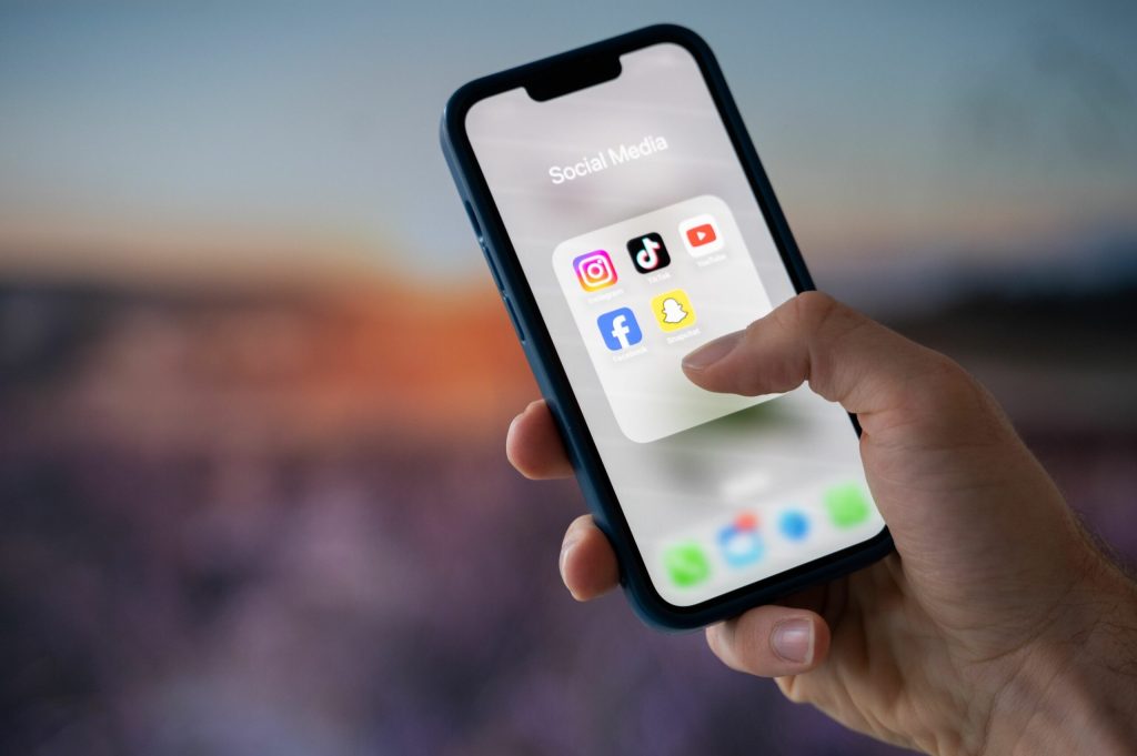 O tara din UE vrea sa restrictioneze accesul copiilor sub 14 ani la retelele sociale