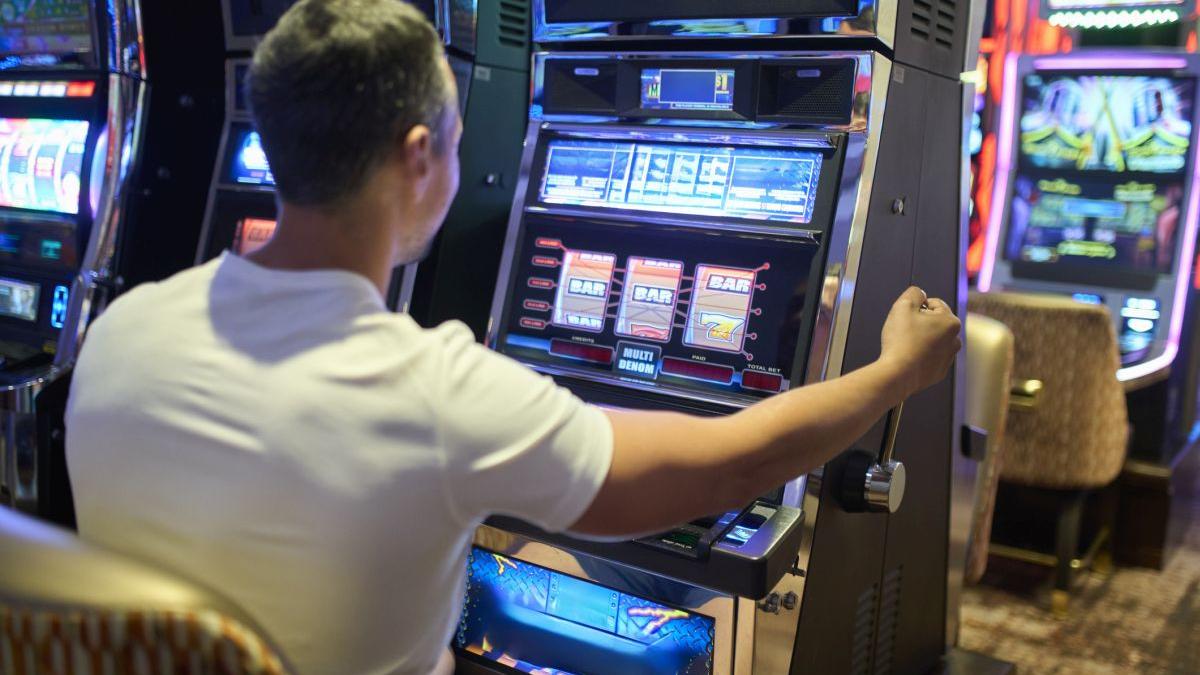 Orasul in care primarul nu intentioneaza sa inchida salile de jocuri de noroc Statul a intervenit in