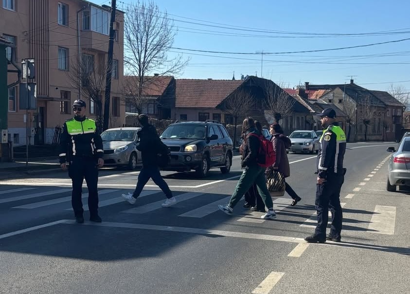 Politistii din Cluj au desfasurat actiuni in scolile din judet Au transmis un mesaj important elevilor privind bullyingul si substantele interzise