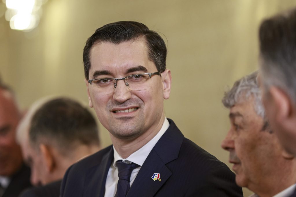 Porumboiu ataca frontal FRF Burleanu acuzat de schimbarea statutului In trecut era Ceausescu reales acum la al patrulea congres Burleanu este reales