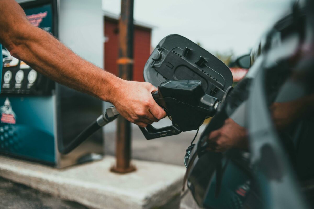 Preturile benzinei si motorinei mai mari in Romania decat in Ungaria